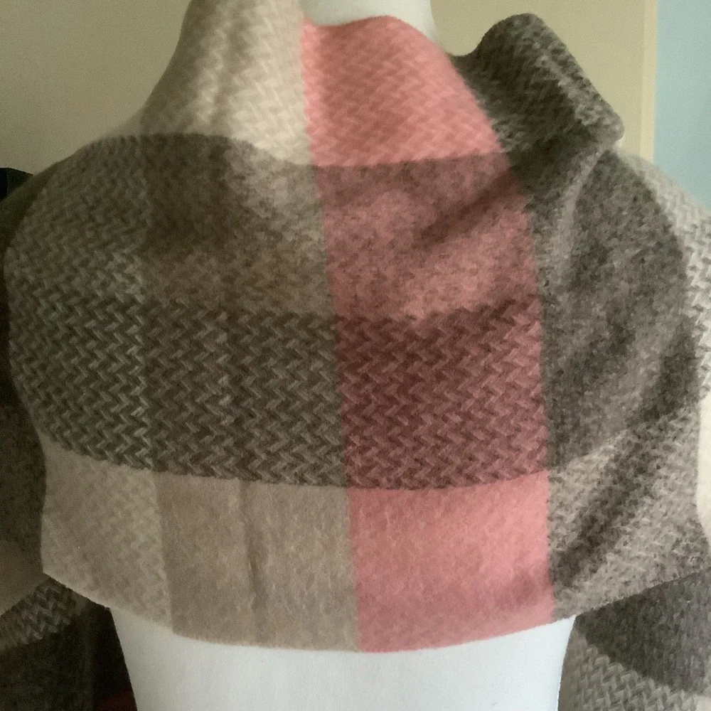 London Fog Cashmink Pink and Cream Scarf Made in Germany - Picture 4 of 12